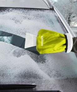 Clearing ice from windscreen